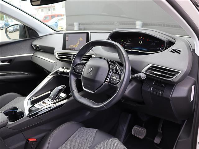 ３００８ アリュール　ＡＣＣ　衝突軽減ブレーキ　ＬＫＡ　ＢＳＭ　純正ナビＴＶ　Ｂ／Ｓ／Ｆカメラ　ＣａｒＰｌａｙ　ハーフレザー　　スマートキー　ワイヤレスチャージ　フルＬＥＤ　アドバンスドグリップＣ　純正１８ＡＷ（12枚目）