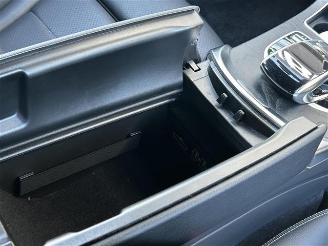 Ｃクラスステーションワゴン Ｃ２００　４マチック　ステーションワゴン　スポーツ　レーダーセーフティーＰＫＧ　レザーエクスクルーシブＰＫＧ　ＡＭＧライン　純正ナビ　フルセグＴＶ　ＡＣＣ　ＢＳＭ　エアサス　ＨＵＤ　ＥＴＣ　シートヒーター　エアサス　ＬＫＡ　Ｂカメラ　ＬＥＤヘッドライト（32枚目）