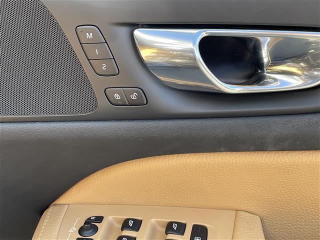 Ｖ６０ Ｔ５　モメンタム　茶革シート／インテリセーフ／ＡＣＣ／衝突軽減Ｂ／ＬＫＡ／ＢＬＩＳ／パーキングアシスト／純正ナビＴＶ／Ｂカメラ／ＣａｒＰｌａｙ／パワーシート／ヒーター／パワーバックＤ／スマートキー／純正１７ＡＷ／ＬＥＤ（9枚目）