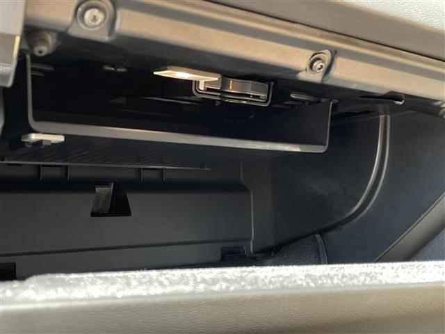 Ｖ６０ Ｔ５　モメンタム　茶革シート／インテリセーフ／ＡＣＣ／衝突軽減Ｂ／ＬＫＡ／ＢＬＩＳ／パーキングアシスト／純正ナビＴＶ／Ｂカメラ／ＣａｒＰｌａｙ／パワーシート／ヒーター／パワーバックＤ／スマートキー／純正１７ＡＷ／ＬＥＤ（13枚目）