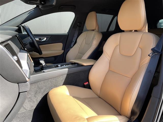 Ｖ６０ Ｔ５　モメンタム　茶革シート／インテリセーフ／ＡＣＣ／衝突軽減Ｂ／ＬＫＡ／ＢＬＩＳ／パーキングアシスト／純正ナビＴＶ／Ｂカメラ／ＣａｒＰｌａｙ／パワーシート／ヒーター／パワーバックＤ／スマートキー／純正１７ＡＷ／ＬＥＤ（14枚目）