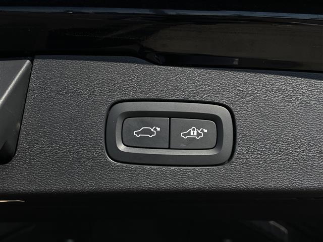 Ｖ６０ Ｔ５　モメンタム　茶革シート／インテリセーフ／ＡＣＣ／衝突軽減Ｂ／ＬＫＡ／ＢＬＩＳ／パーキングアシスト／純正ナビＴＶ／Ｂカメラ／ＣａｒＰｌａｙ／パワーシート／ヒーター／パワーバックＤ／スマートキー／純正１７ＡＷ／ＬＥＤ（18枚目）