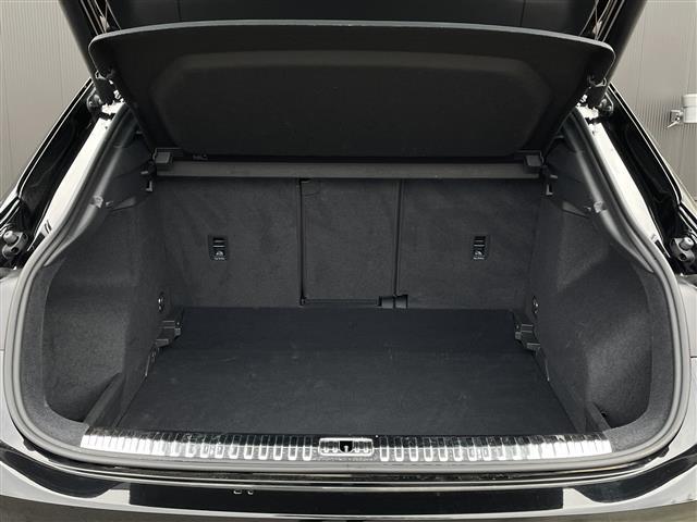 Ｑ３ ４０ＴＤＩクワトロ　Ｓライン　パノラマサンルーフ　ブラックスタイリングＰＫＧ　Ｂａｎｇ＆Ｏｌｕｆｓｅｎサウンド　ＭＭＩナビ　プラスＰＫＧ（黒革／アンビエントライト／１９インチＡＷ）　ベーシックＰＫＧ（シートヒーター／ＰＷシート）（15枚目）