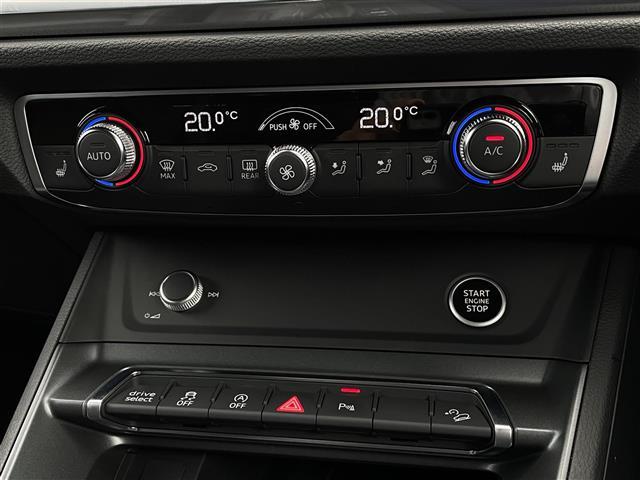 Ｑ３ ４０ＴＤＩクワトロ　Ｓライン　パノラマサンルーフ　ブラックスタイリングＰＫＧ　Ｂａｎｇ＆Ｏｌｕｆｓｅｎサウンド　ＭＭＩナビ　プラスＰＫＧ（黒革／アンビエントライト／１９インチＡＷ）　ベーシックＰＫＧ（シートヒーター／ＰＷシート）（24枚目）