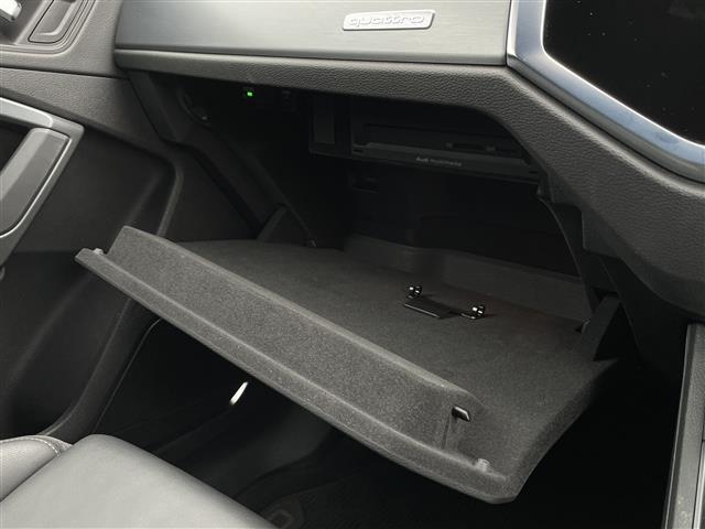Ｑ３ ４０ＴＤＩクワトロ　Ｓライン　パノラマサンルーフ　ブラックスタイリングＰＫＧ　Ｂａｎｇ＆Ｏｌｕｆｓｅｎサウンド　ＭＭＩナビ　プラスＰＫＧ（黒革／アンビエントライト／１９インチＡＷ）　ベーシックＰＫＧ（シートヒーター／ＰＷシート）（27枚目）