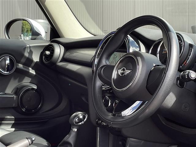 MINI クーパーD サザーク ナビPKG ペッパーPKG 黒革シート シートヒーター MINIエキサイトメントパッケージ レインセンサー 純正ラバーマット 純正ドラレコ アンビエントライト コンパートメントPKG ETC(5枚目)