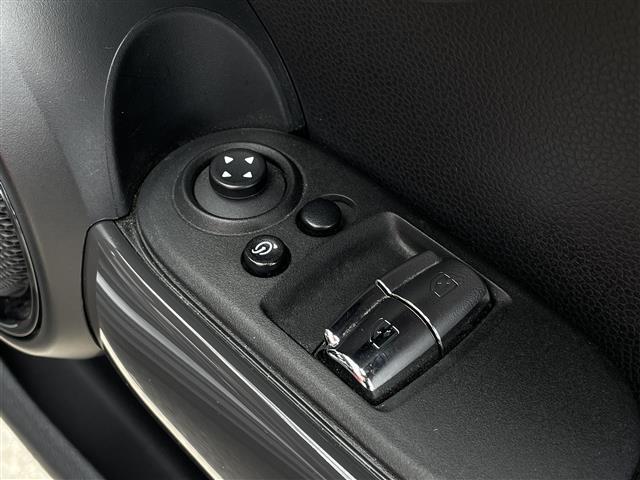 MINI クーパーD サザーク ナビPKG ペッパーPKG 黒革シート シートヒーター MINIエキサイトメントパッケージ レインセンサー 純正ラバーマット 純正ドラレコ アンビエントライト コンパートメントPKG ETC(7枚目)