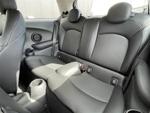 MINI クーパーD サザーク ナビPKG ペッパーPKG 黒革シート シートヒーター MINIエキサイトメントパッケージ レインセンサー 純正ラバーマット 純正ドラレコ アンビエントライト コンパートメントPKG ETC(11枚目)