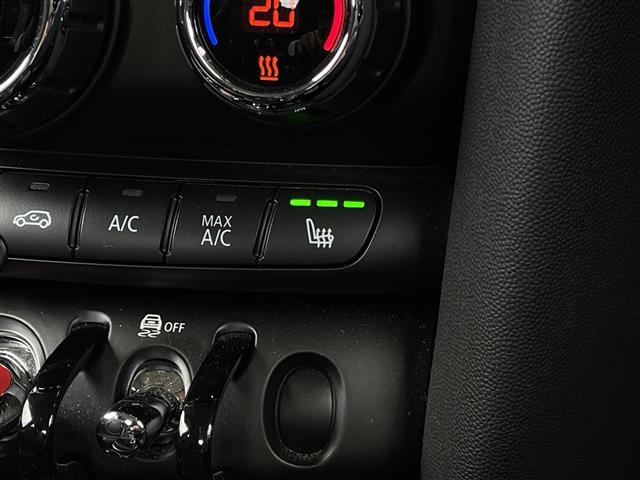 MINI クーパーD サザーク ナビPKG ペッパーPKG 黒革シート シートヒーター MINIエキサイトメントパッケージ レインセンサー 純正ラバーマット 純正ドラレコ アンビエントライト コンパートメントPKG ETC(22枚目)