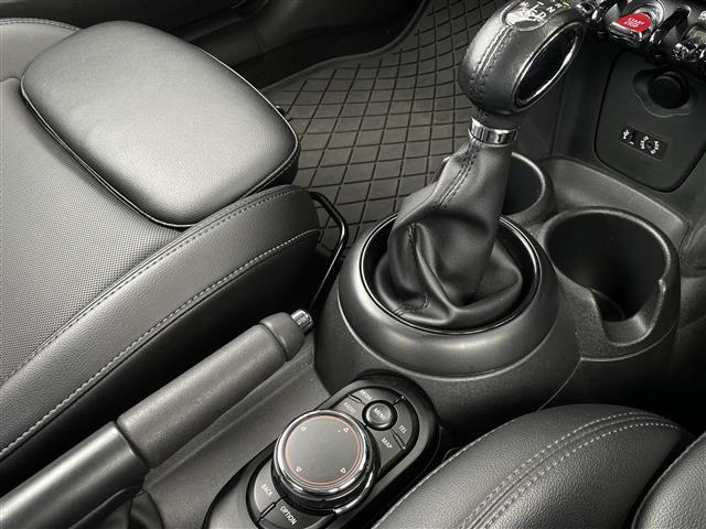 MINI クーパーD サザーク ナビPKG ペッパーPKG 黒革シート シートヒーター MINIエキサイトメントパッケージ レインセンサー 純正ラバーマット 純正ドラレコ アンビエントライト コンパートメントPKG ETC(24枚目)