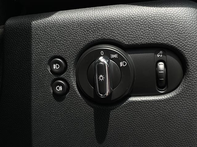 MINI クーパーD サザーク ナビPKG ペッパーPKG 黒革シート シートヒーター MINIエキサイトメントパッケージ レインセンサー 純正ラバーマット 純正ドラレコ アンビエントライト コンパートメントPKG ETC(26枚目)