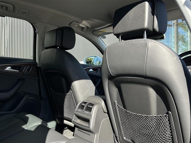 A6オールロードクワトロ ベースグレード 4WD 当店買取車両 エアサス BOSEサウンド クルコン パワーシート シートヒーター 黒革シート オートライト オートハイビーム ETC ダウンヒルアシスト オートホールド 純正ナビ(9枚目)