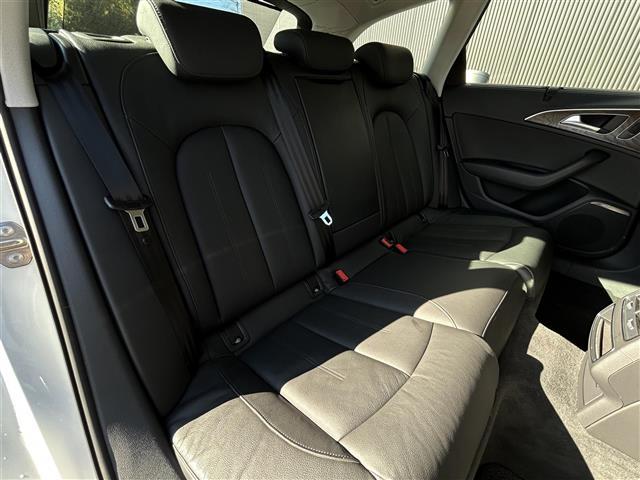 A6オールロードクワトロ ベースグレード 4WD 当店買取車両 エアサス BOSEサウンド クルコン パワーシート シートヒーター 黒革シート オートライト オートハイビーム ETC ダウンヒルアシスト オートホールド 純正ナビ(10枚目)