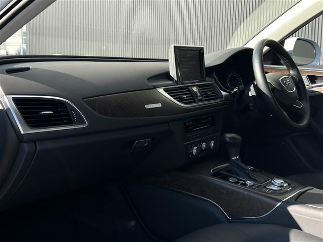 A6オールロードクワトロ ベースグレード 4WD 当店買取車両 エアサス BOSEサウンド クルコン パワーシート シートヒーター 黒革シート オートライト オートハイビーム ETC ダウンヒルアシスト オートホールド 純正ナビ(11枚目)