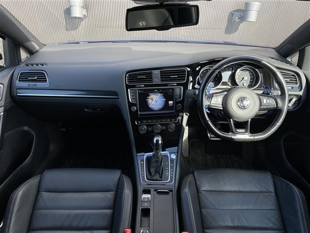 ゴルフＲ ベースグレード　Ｒ専用エクステリア　クロームデュアルツインエキゾーストパイプ　純正１８インチＡＷ　純ナビＤｉｓｃｏｖｅｒＰｒｏ　黒革シート　コーナーセンサー　Ｐシート（Ｄ席）　シートヒーター（Ｄ席／Ｎ席）　ＥＴＣ（4枚目）