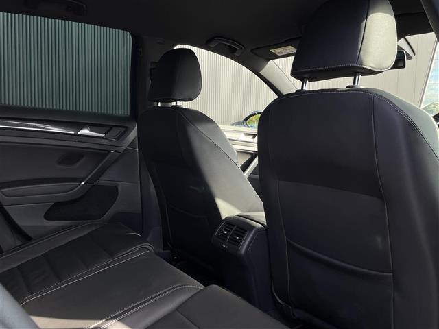 ゴルフＲ ベースグレード　Ｒ専用エクステリア　クロームデュアルツインエキゾーストパイプ　純正１８インチＡＷ　純ナビＤｉｓｃｏｖｅｒＰｒｏ　黒革シート　コーナーセンサー　Ｐシート（Ｄ席）　シートヒーター（Ｄ席／Ｎ席）　ＥＴＣ（10枚目）