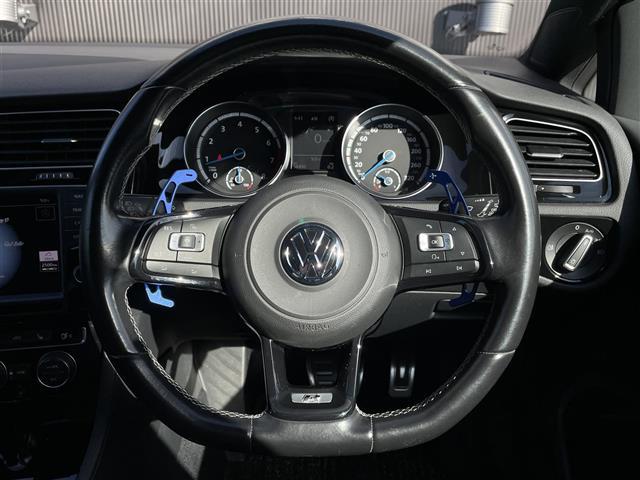 ゴルフＲ ベースグレード　Ｒ専用エクステリア　クロームデュアルツインエキゾーストパイプ　純正１８インチＡＷ　純ナビＤｉｓｃｏｖｅｒＰｒｏ　黒革シート　コーナーセンサー　Ｐシート（Ｄ席）　シートヒーター（Ｄ席／Ｎ席）　ＥＴＣ（18枚目）