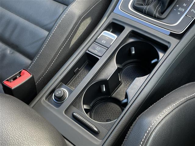 ゴルフＲ ベースグレード　Ｒ専用エクステリア　クロームデュアルツインエキゾーストパイプ　純正１８インチＡＷ　純ナビＤｉｓｃｏｖｅｒＰｒｏ　黒革シート　コーナーセンサー　Ｐシート（Ｄ席）　シートヒーター（Ｄ席／Ｎ席）　ＥＴＣ（26枚目）