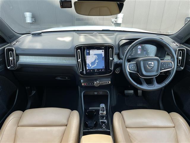XC40 T4 AWD インスクリプション レザーシート クリスタルノブ 純正ナビ(AM/FM/BT/TV) harman/kardonサウンドACCLKA BSM 360°カメラ CarPlay 全席シートヒーター Pシート(D席/N席)禁煙(4枚目)