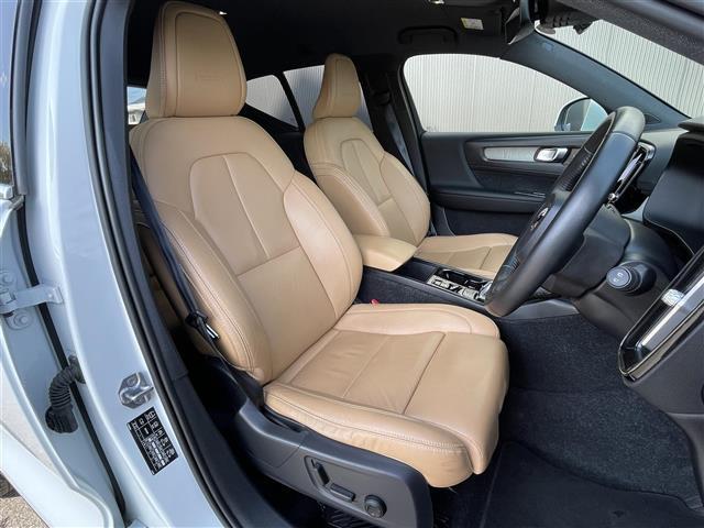 XC40 T4 AWD インスクリプション レザーシート クリスタルノブ 純正ナビ(AM/FM/BT/TV) harman/kardonサウンドACCLKA BSM 360°カメラ CarPlay 全席シートヒーター Pシート(D席/N席)禁煙(8枚目)