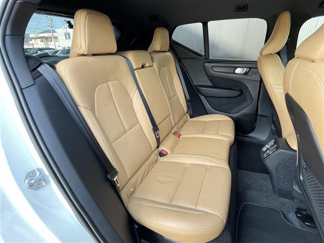 XC40 T4 AWD インスクリプション レザーシート クリスタルノブ 純正ナビ(AM/FM/BT/TV) harman/kardonサウンドACCLKA BSM 360°カメラ CarPlay 全席シートヒーター Pシート(D席/N席)禁煙(11枚目)