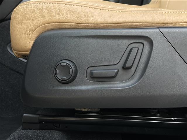 XC40 T4 AWD インスクリプション レザーシート クリスタルノブ 純正ナビ(AM/FM/BT/TV) harman/kardonサウンドACCLKA BSM 360°カメラ CarPlay 全席シートヒーター Pシート(D席/N席)禁煙(14枚目)