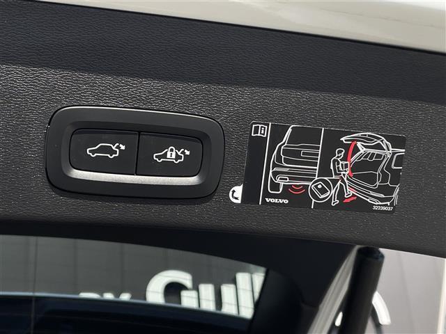 XC40 T4 AWD インスクリプション レザーシート クリスタルノブ 純正ナビ(AM/FM/BT/TV) harman/kardonサウンドACCLKA BSM 360°カメラ CarPlay 全席シートヒーター Pシート(D席/N席)禁煙(18枚目)