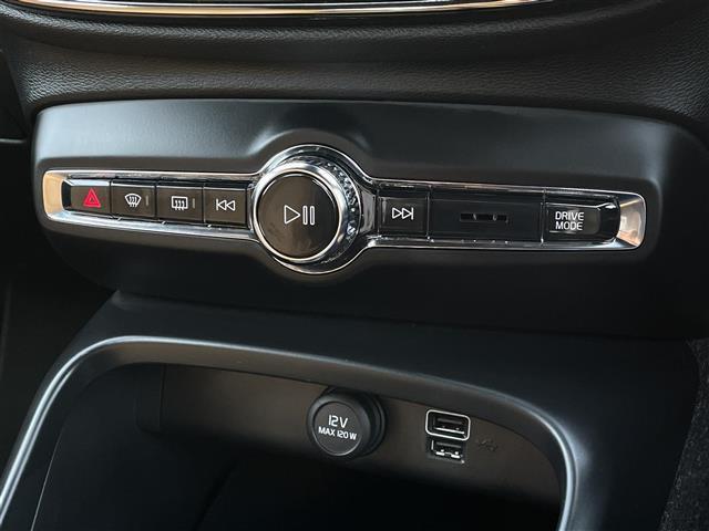 XC40 T4 AWD インスクリプション レザーシート クリスタルノブ 純正ナビ(AM/FM/BT/TV) harman/kardonサウンドACCLKA BSM 360°カメラ CarPlay 全席シートヒーター Pシート(D席/N席)禁煙(27枚目)