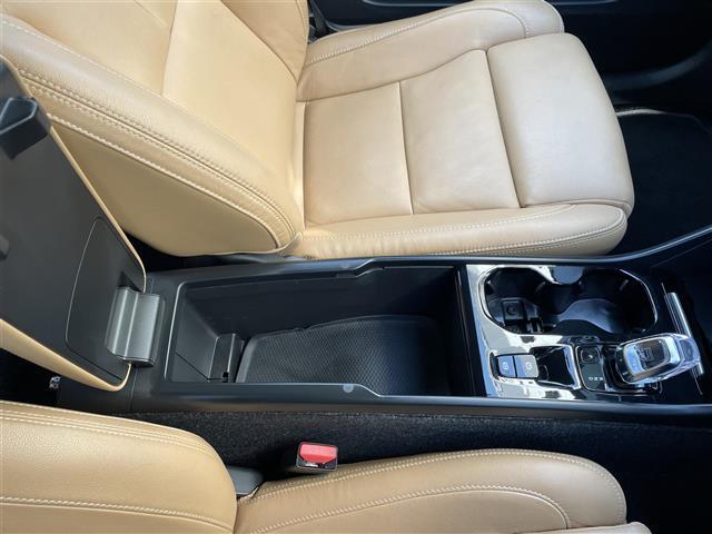 XC40 T4 AWD インスクリプション レザーシート クリスタルノブ 純正ナビ(AM/FM/BT/TV) harman/kardonサウンドACCLKA BSM 360°カメラ CarPlay 全席シートヒーター Pシート(D席/N席)禁煙(28枚目)