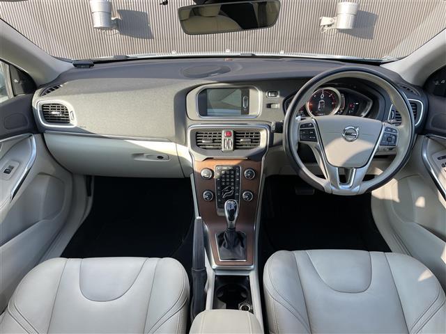 V40 D4 インスクリプション レザーシート PWシート シートヒーター インテリセーフ ACC BLIS レーンキーピングエイド 純正ナビ バックカメラ パドルシフト LEDヘッドライト パークセンサー スマートキー ETC(4枚目)
