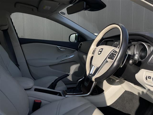V40 D4 インスクリプション レザーシート PWシート シートヒーター インテリセーフ ACC BLIS レーンキーピングエイド 純正ナビ バックカメラ パドルシフト LEDヘッドライト パークセンサー スマートキー ETC(5枚目)