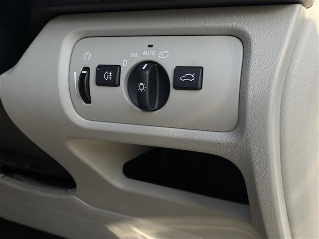 V40 D4 インスクリプション レザーシート PWシート シートヒーター インテリセーフ ACC BLIS レーンキーピングエイド 純正ナビ バックカメラ パドルシフト LEDヘッドライト パークセンサー スマートキー ETC(6枚目)