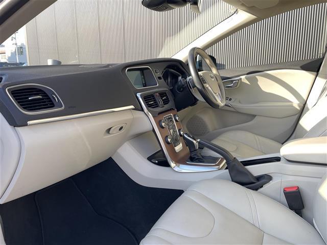 V40 D4 インスクリプション レザーシート PWシート シートヒーター インテリセーフ ACC BLIS レーンキーピングエイド 純正ナビ バックカメラ パドルシフト LEDヘッドライト パークセンサー スマートキー ETC(11枚目)