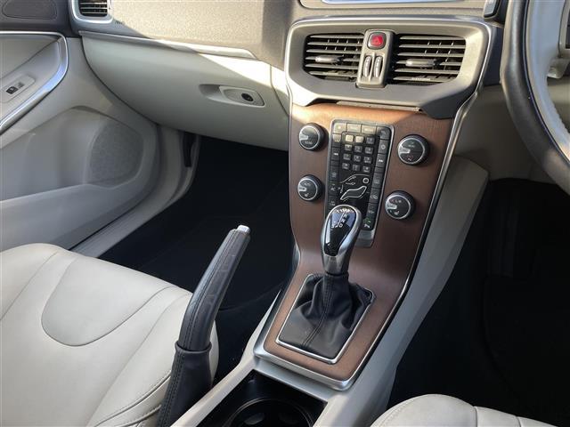 V40 D4 インスクリプション レザーシート PWシート シートヒーター インテリセーフ ACC BLIS レーンキーピングエイド 純正ナビ バックカメラ パドルシフト LEDヘッドライト パークセンサー スマートキー ETC(25枚目)