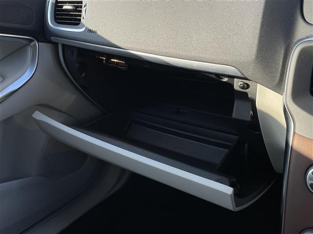 V40 D4 インスクリプション レザーシート PWシート シートヒーター インテリセーフ ACC BLIS レーンキーピングエイド 純正ナビ バックカメラ パドルシフト LEDヘッドライト パークセンサー スマートキー ETC(27枚目)