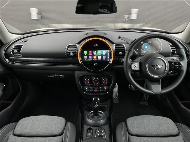 ＭＩＮＩ クーパーＳ　クラブマン　Ｃａｒｐｌａｙ　純生ＯＰ１８インチＡＷ　ドライビングモード　クルコン　インテリジェントセーフティ　ＬＥＤヘッドライト＆フォグ　純ナビ（ＡＭ／ＦＭ／ＢＴ）ミラーＥＴＣ　アイドリングストップ　ＵＳＢ（4枚目）