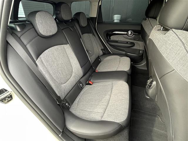 ＭＩＮＩ クーパーＳ　クラブマン　Ｃａｒｐｌａｙ　純生ＯＰ１８インチＡＷ　ドライビングモード　クルコン　インテリジェントセーフティ　ＬＥＤヘッドライト＆フォグ　純ナビ（ＡＭ／ＦＭ／ＢＴ）ミラーＥＴＣ　アイドリングストップ　ＵＳＢ（9枚目）