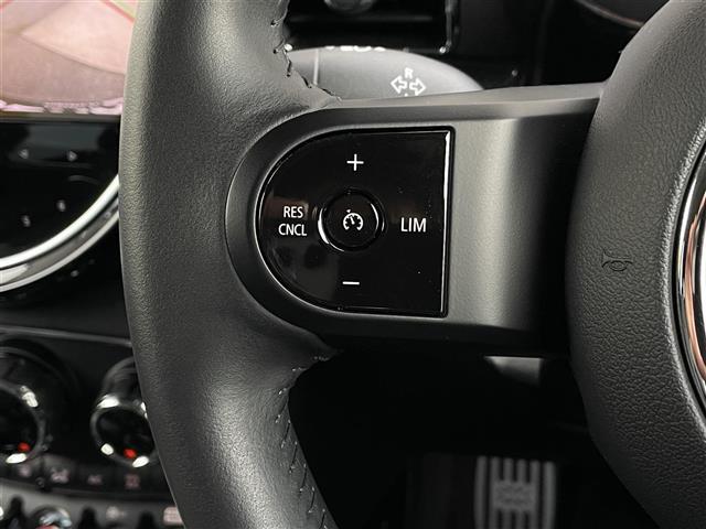 ＭＩＮＩ クーパーＳ　クラブマン　Ｃａｒｐｌａｙ　純生ＯＰ１８インチＡＷ　ドライビングモード　クルコン　インテリジェントセーフティ　ＬＥＤヘッドライト＆フォグ　純ナビ（ＡＭ／ＦＭ／ＢＴ）ミラーＥＴＣ　アイドリングストップ　ＵＳＢ（17枚目）