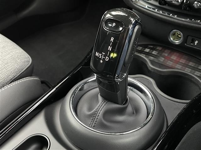 ＭＩＮＩ クーパーＳ　クラブマン　Ｃａｒｐｌａｙ　純生ＯＰ１８インチＡＷ　ドライビングモード　クルコン　インテリジェントセーフティ　ＬＥＤヘッドライト＆フォグ　純ナビ（ＡＭ／ＦＭ／ＢＴ）ミラーＥＴＣ　アイドリングストップ　ＵＳＢ（25枚目）