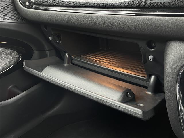 ＭＩＮＩ クーパーＳ　クラブマン　Ｃａｒｐｌａｙ　純生ＯＰ１８インチＡＷ　ドライビングモード　クルコン　インテリジェントセーフティ　ＬＥＤヘッドライト＆フォグ　純ナビ（ＡＭ／ＦＭ／ＢＴ）ミラーＥＴＣ　アイドリングストップ　ＵＳＢ（28枚目）