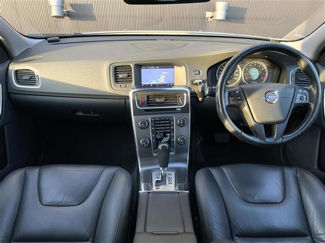 Ｖ６０ ドライブｅ　当店買取車　ワンオーナー　ＡＣＣ　ＢＬＩＳ　インテリセーフ　黒革シート　ＰＷシート　シートヒーター　プッシュスタート　ＨＩＤヘッドライト　純正ナビ　ＴＶ　Ｂ／Ｔ　バックカメラ　ＥＴＣ　パークセンサー（4枚目）