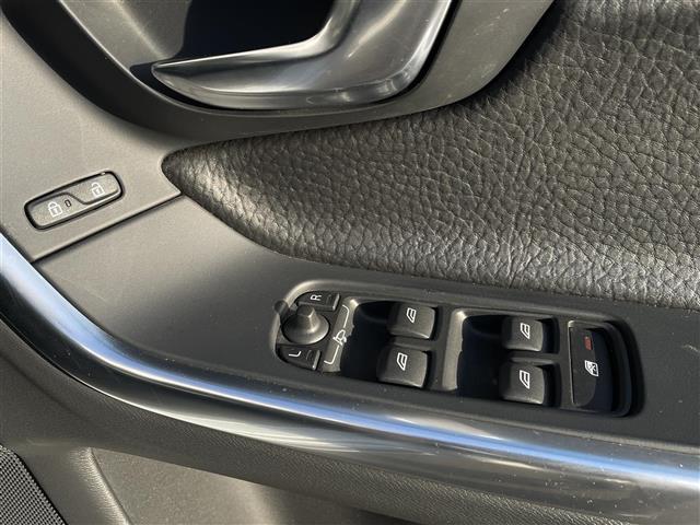 Ｖ６０ ドライブｅ　当店買取車　ワンオーナー　ＡＣＣ　ＢＬＩＳ　インテリセーフ　黒革シート　ＰＷシート　シートヒーター　プッシュスタート　ＨＩＤヘッドライト　純正ナビ　ＴＶ　Ｂ／Ｔ　バックカメラ　ＥＴＣ　パークセンサー（9枚目）