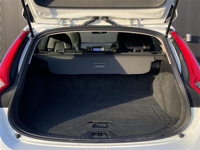 Ｖ６０ ドライブｅ　当店買取車　ワンオーナー　ＡＣＣ　ＢＬＩＳ　インテリセーフ　黒革シート　ＰＷシート　シートヒーター　プッシュスタート　ＨＩＤヘッドライト　純正ナビ　ＴＶ　Ｂ／Ｔ　バックカメラ　ＥＴＣ　パークセンサー（17枚目）