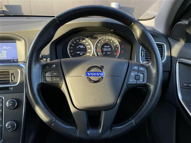 Ｖ６０ ドライブｅ　当店買取車　ワンオーナー　ＡＣＣ　ＢＬＩＳ　インテリセーフ　黒革シート　ＰＷシート　シートヒーター　プッシュスタート　ＨＩＤヘッドライト　純正ナビ　ＴＶ　Ｂ／Ｔ　バックカメラ　ＥＴＣ　パークセンサー（18枚目）
