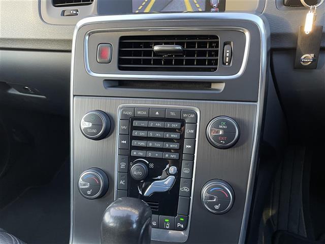 Ｖ６０ ドライブｅ　当店買取車　ワンオーナー　ＡＣＣ　ＢＬＩＳ　インテリセーフ　黒革シート　ＰＷシート　シートヒーター　プッシュスタート　ＨＩＤヘッドライト　純正ナビ　ＴＶ　Ｂ／Ｔ　バックカメラ　ＥＴＣ　パークセンサー（28枚目）