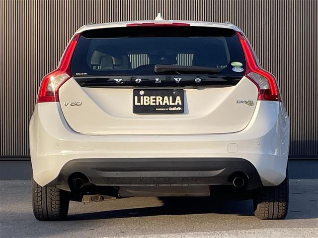 Ｖ６０ ドライブｅ　当店買取車　ワンオーナー　ＡＣＣ　ＢＬＩＳ　インテリセーフ　黒革シート　ＰＷシート　シートヒーター　プッシュスタート　ＨＩＤヘッドライト　純正ナビ　ＴＶ　Ｂ／Ｔ　バックカメラ　ＥＴＣ　パークセンサー（41枚目）