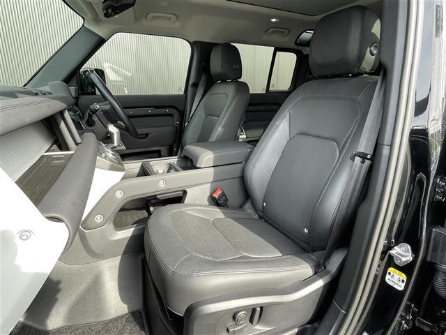 ディフェンダー １１０ＸＳエディション　Ｐ３００　１オーナー　ガラスルーフ　黒革シート　ＰＷシート　シートヒーター　ＭＥＲＩＤＩＡＮサウンド　ナビ　３６０°カメラ　ＡＣＣ　ＬＫＡ　ＢＳＭ　純正前後ドライブレコーダー　クーラーＢＯＸ　ＬＥＤヘッドライト（12枚目）