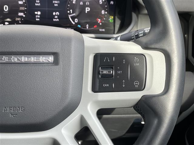 ディフェンダー １１０ＸＳエディション　Ｐ３００　１オーナー　ガラスルーフ　黒革シート　ＰＷシート　シートヒーター　ＭＥＲＩＤＩＡＮサウンド　ナビ　３６０°カメラ　ＡＣＣ　ＬＫＡ　ＢＳＭ　純正前後ドライブレコーダー　クーラーＢＯＸ　ＬＥＤヘッドライト（18枚目）