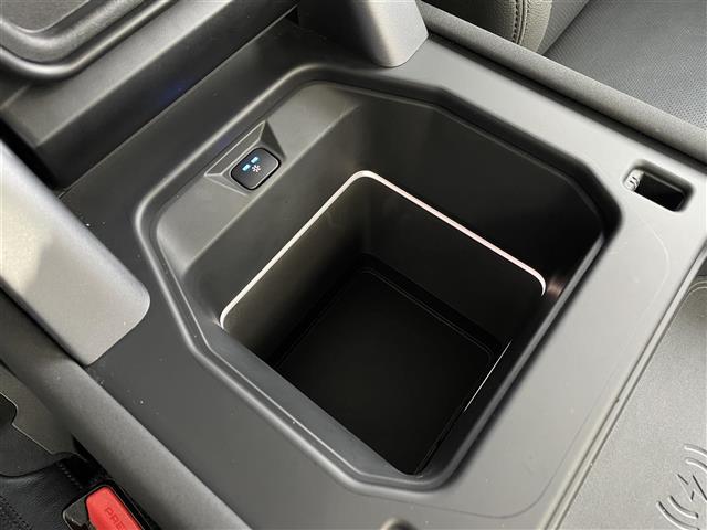 ディフェンダー １１０ＸＳエディション　Ｐ３００　１オーナー　ガラスルーフ　黒革シート　ＰＷシート　シートヒーター　ＭＥＲＩＤＩＡＮサウンド　ナビ　３６０°カメラ　ＡＣＣ　ＬＫＡ　ＢＳＭ　純正前後ドライブレコーダー　クーラーＢＯＸ　ＬＥＤヘッドライト（26枚目）