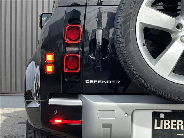 ディフェンダー １１０ＸＳエディション　Ｐ３００　１オーナー　ガラスルーフ　黒革シート　ＰＷシート　シートヒーター　ＭＥＲＩＤＩＡＮサウンド　ナビ　３６０°カメラ　ＡＣＣ　ＬＫＡ　ＢＳＭ　純正前後ドライブレコーダー　クーラーＢＯＸ　ＬＥＤヘッドライト（33枚目）